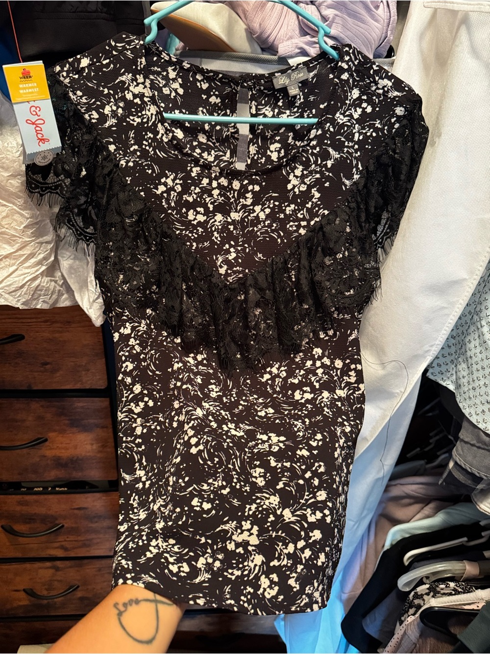 Lily Rose Black & White Lace-Trim Floral Print Women's Top